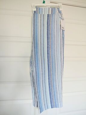 Women's Blue Straight Linen Capri Pants